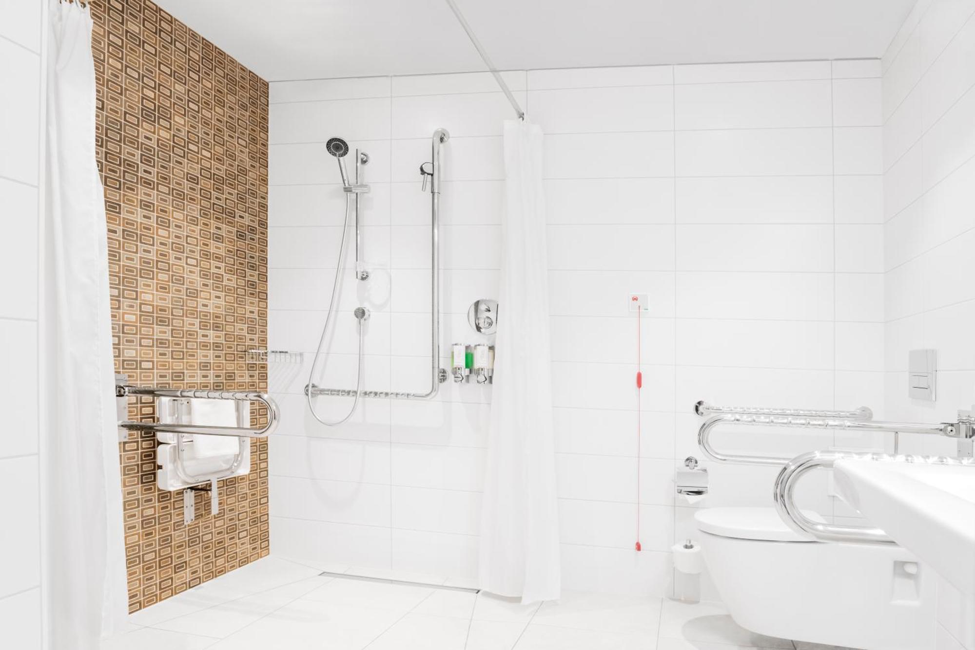 Hampton By Hilton 3*